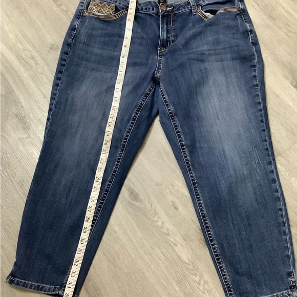 ❤️Lane Bryant Blue Denim Capris Pants Sz 18 Preowned Embellished Back Pockets - Picture 10 of 11